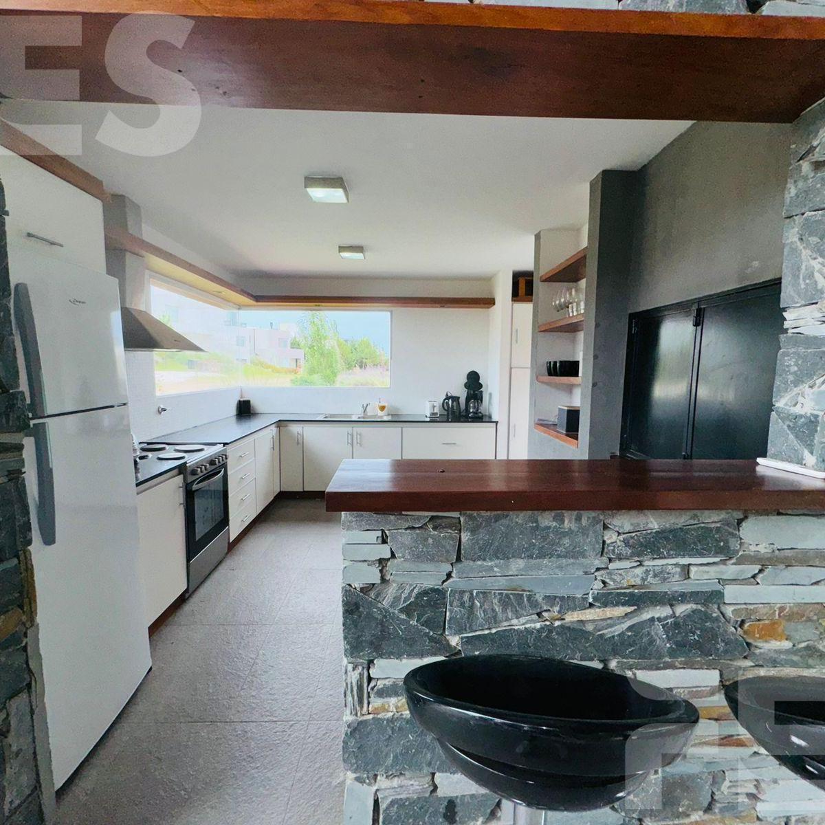 Casa en Venta y Alquiler en Costa Esmeralda Residencial I 4