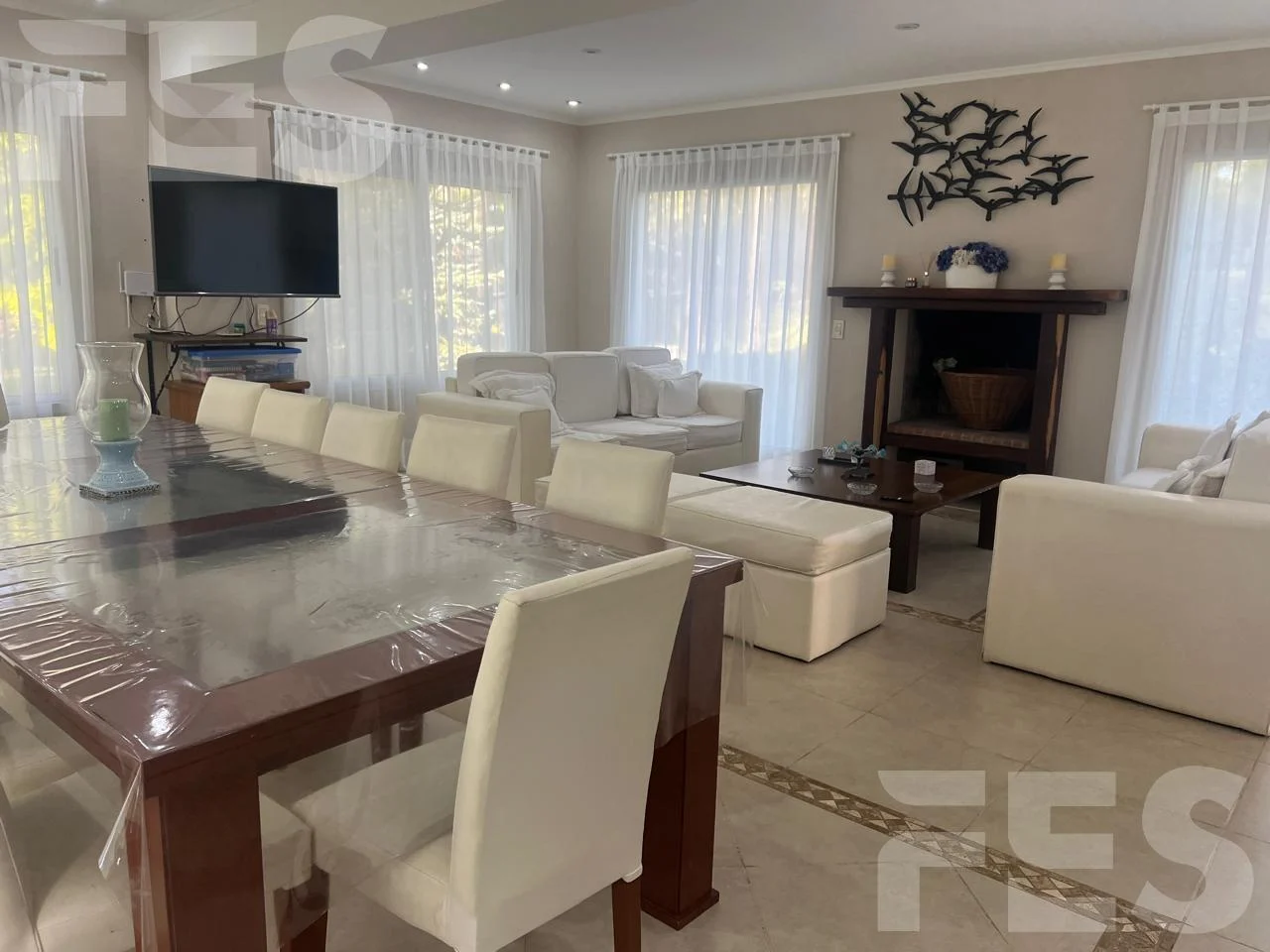 Foto de Casa en Venta - alquiler temporario con pileta - en Carilo Apto Credito, imagen 2