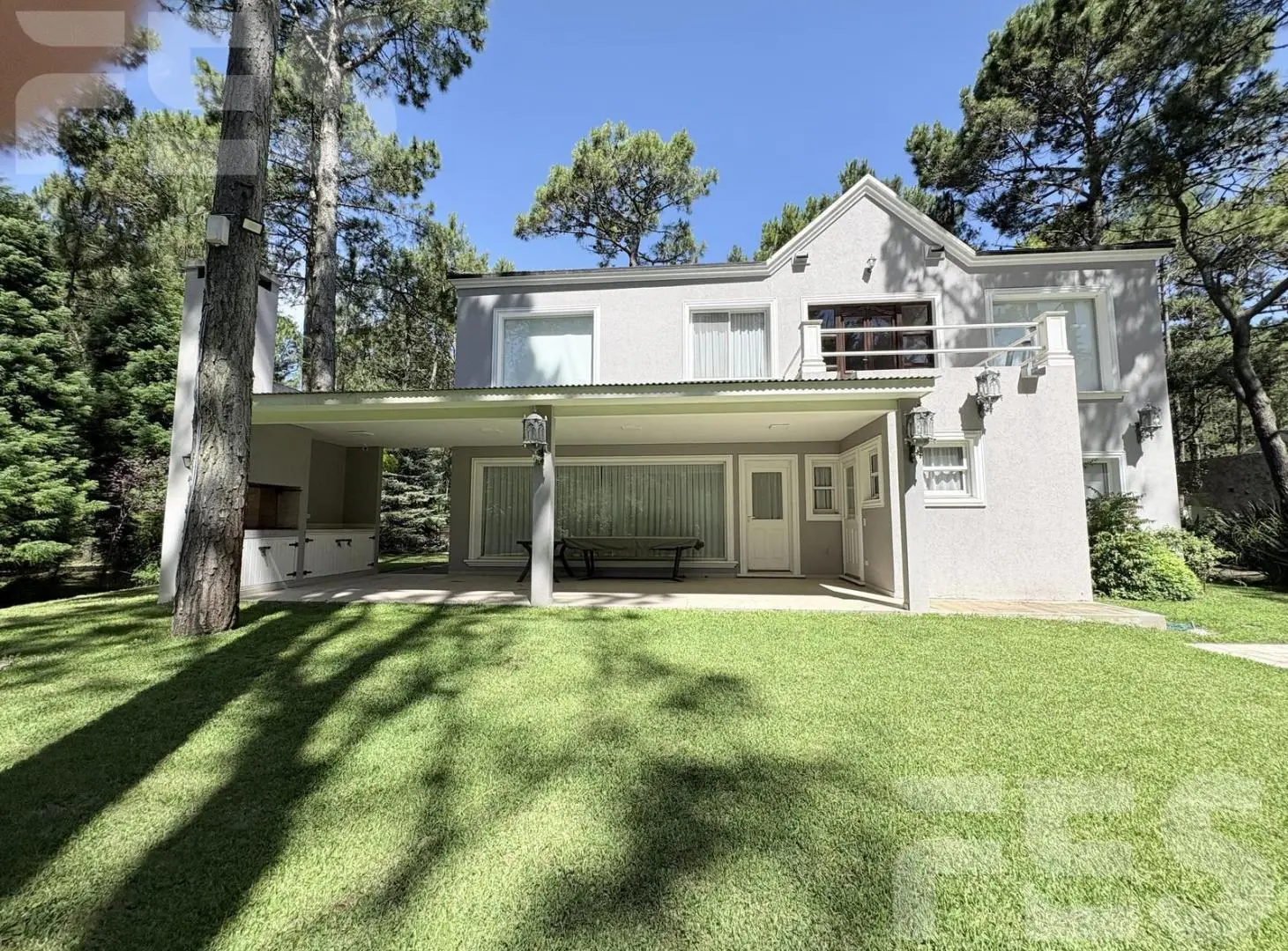 Casa en Venta - alquiler temporario con pileta - en Carilo Apto Credito Excelente Oportunidad - 3