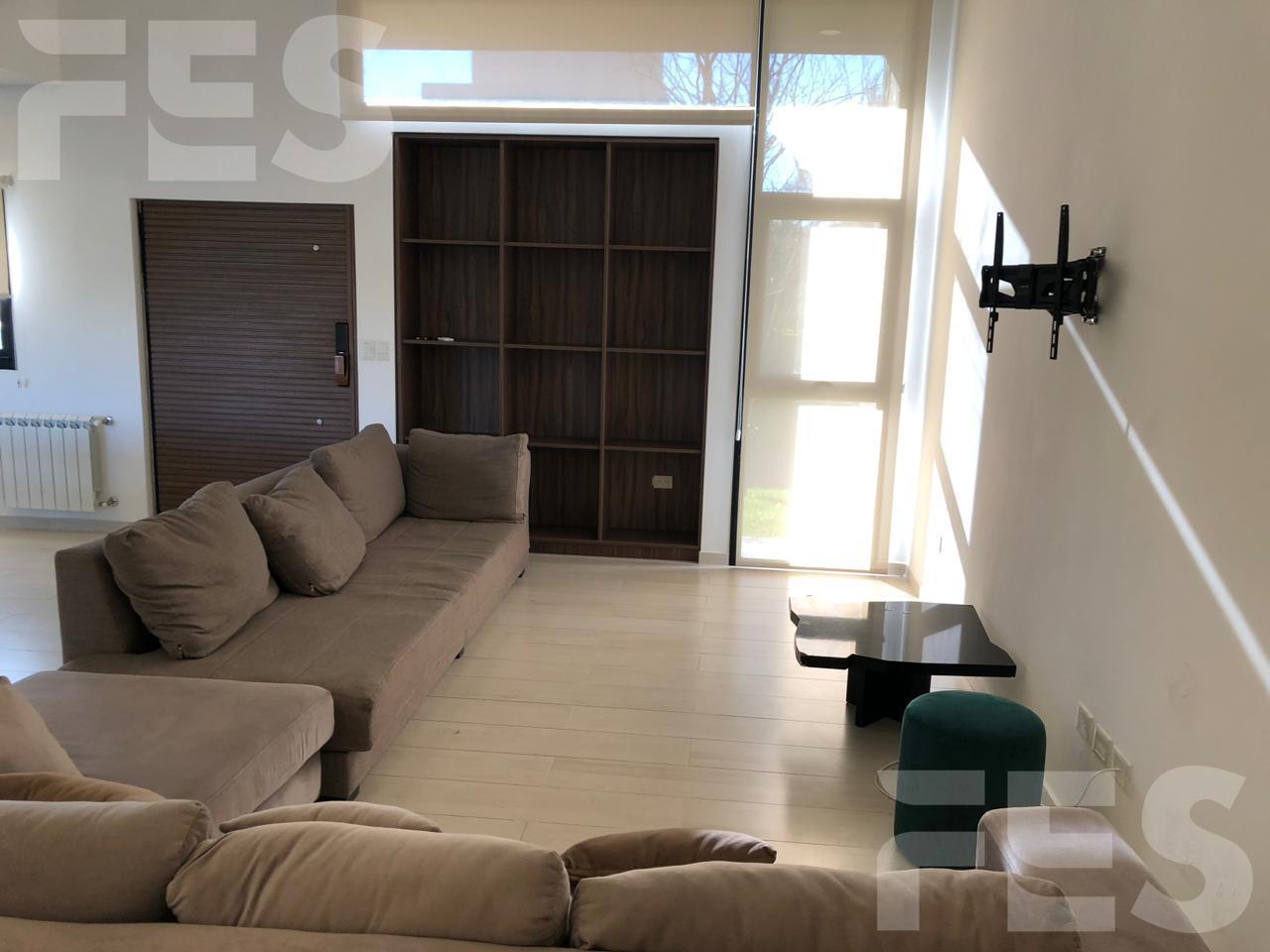 Foto de CASA EN ALQUILER ANUAL EN BARRIO SANTA RITA, imagen 1