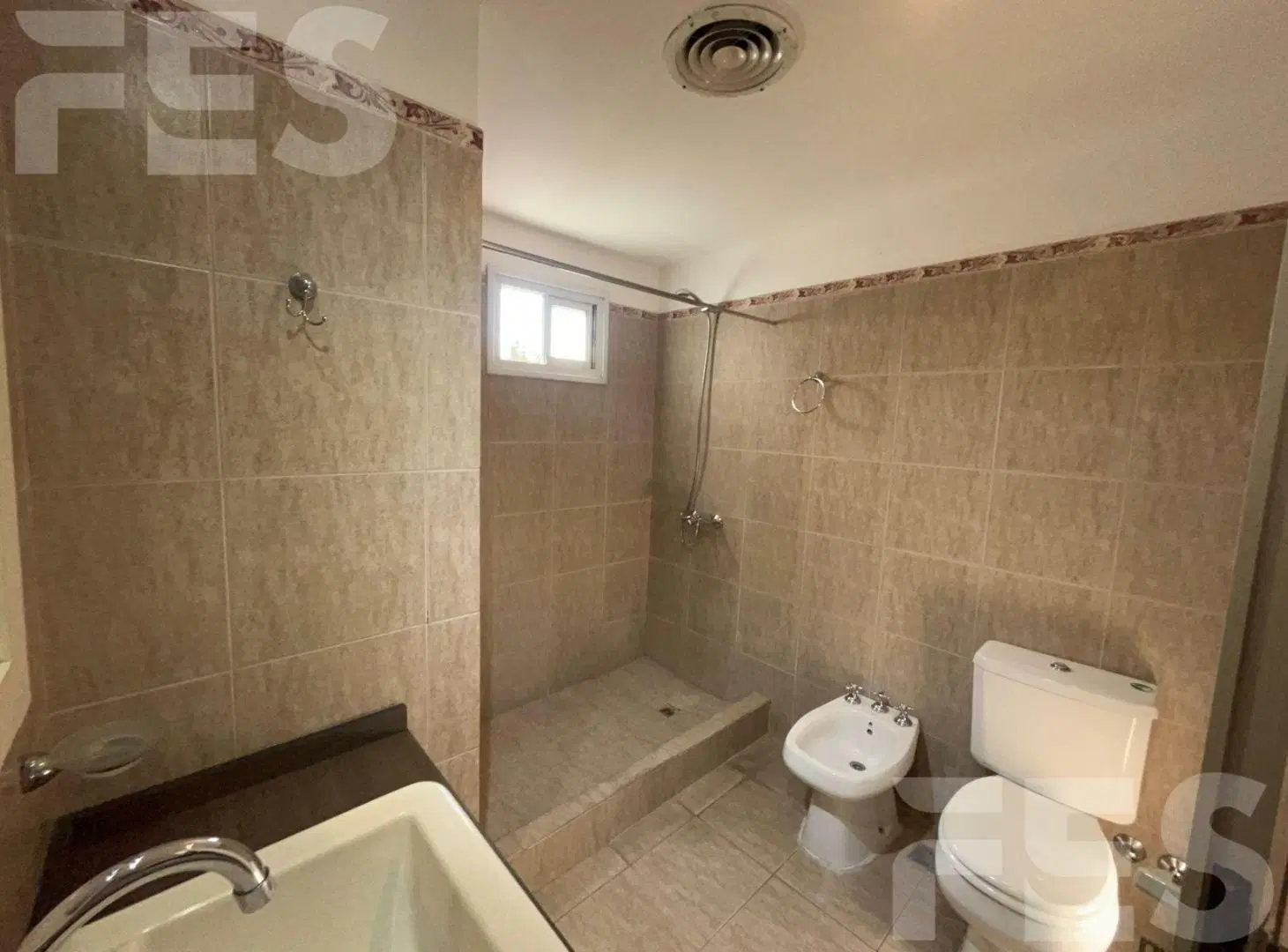 Excelente Duplex Alquiler en Los Rosales 4
