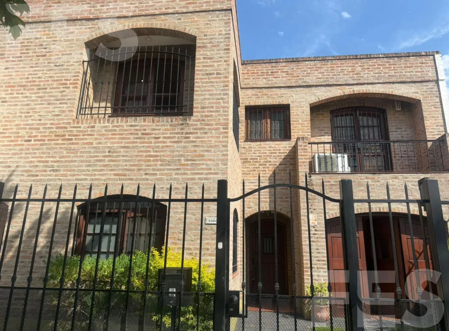 CASA A LA  VENTA 4 AMB. JARDIN APTA CREDITO. LUGANO 3