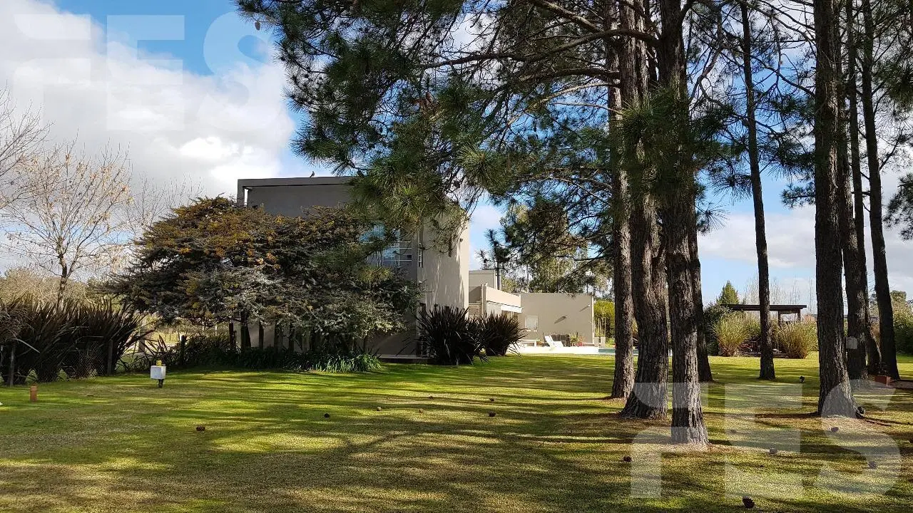 CASA EN VENTA APTO CRÉDITO EN FINCAS DE SAN VICENTE ESPECTACULAR PARQUE CON BOSQUE PROPIO 3