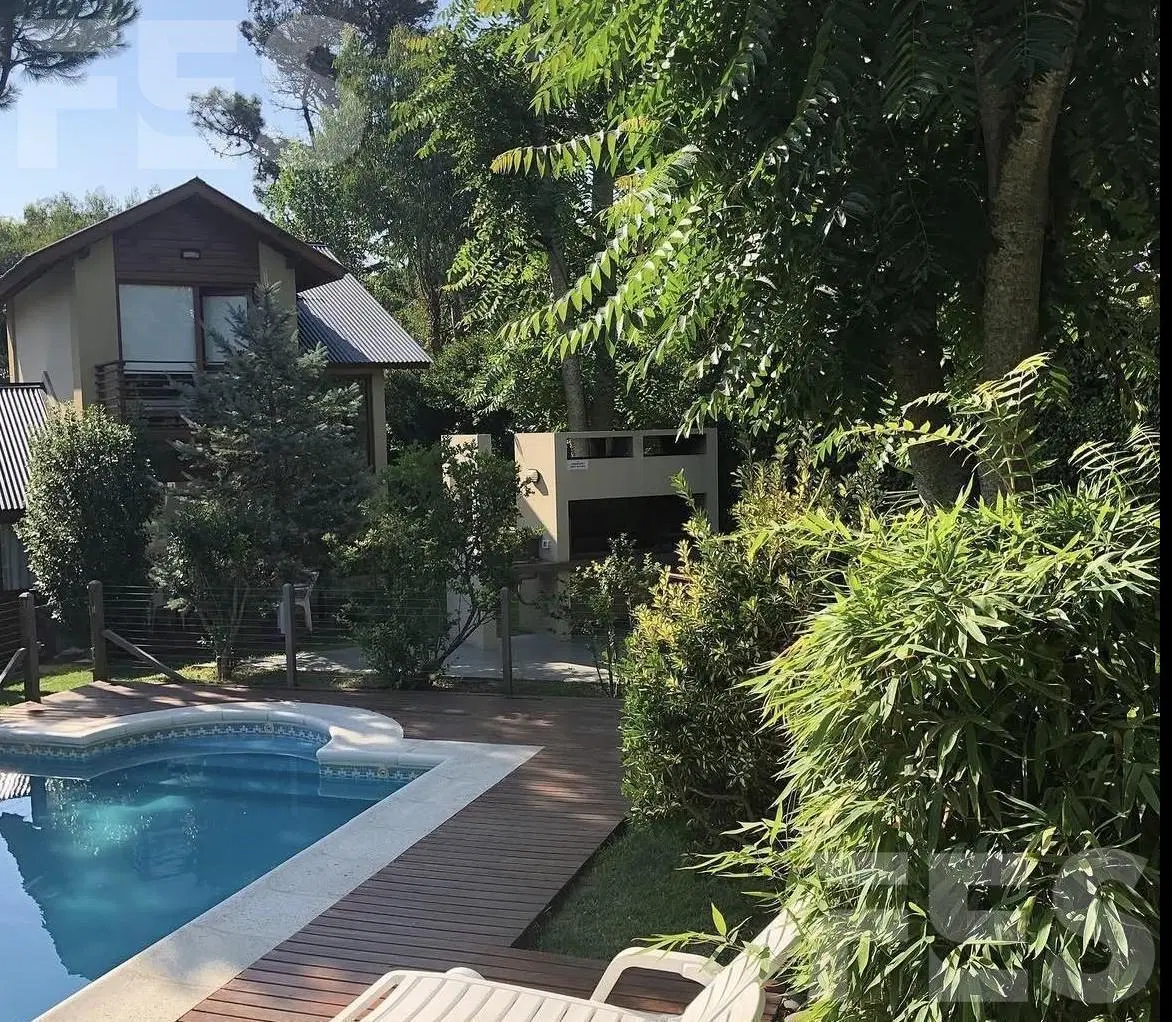 Edificio Hotel complejo Comercial 7 cabañas en venta en Valeria Del Mar 4