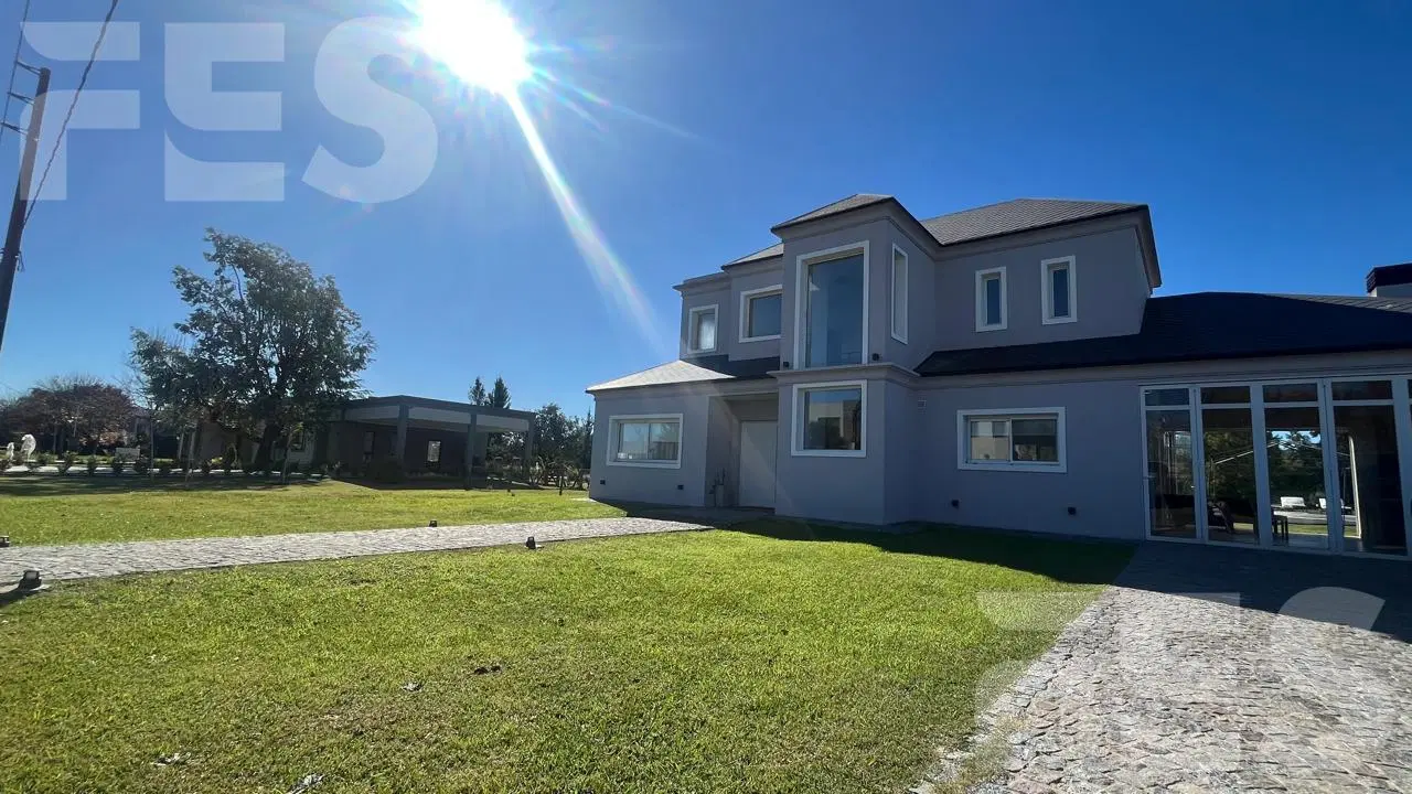 VENTA CASA 4 AMBIENTES EN FINCAS DE SAN VICENTE SECTOR GOLF 5