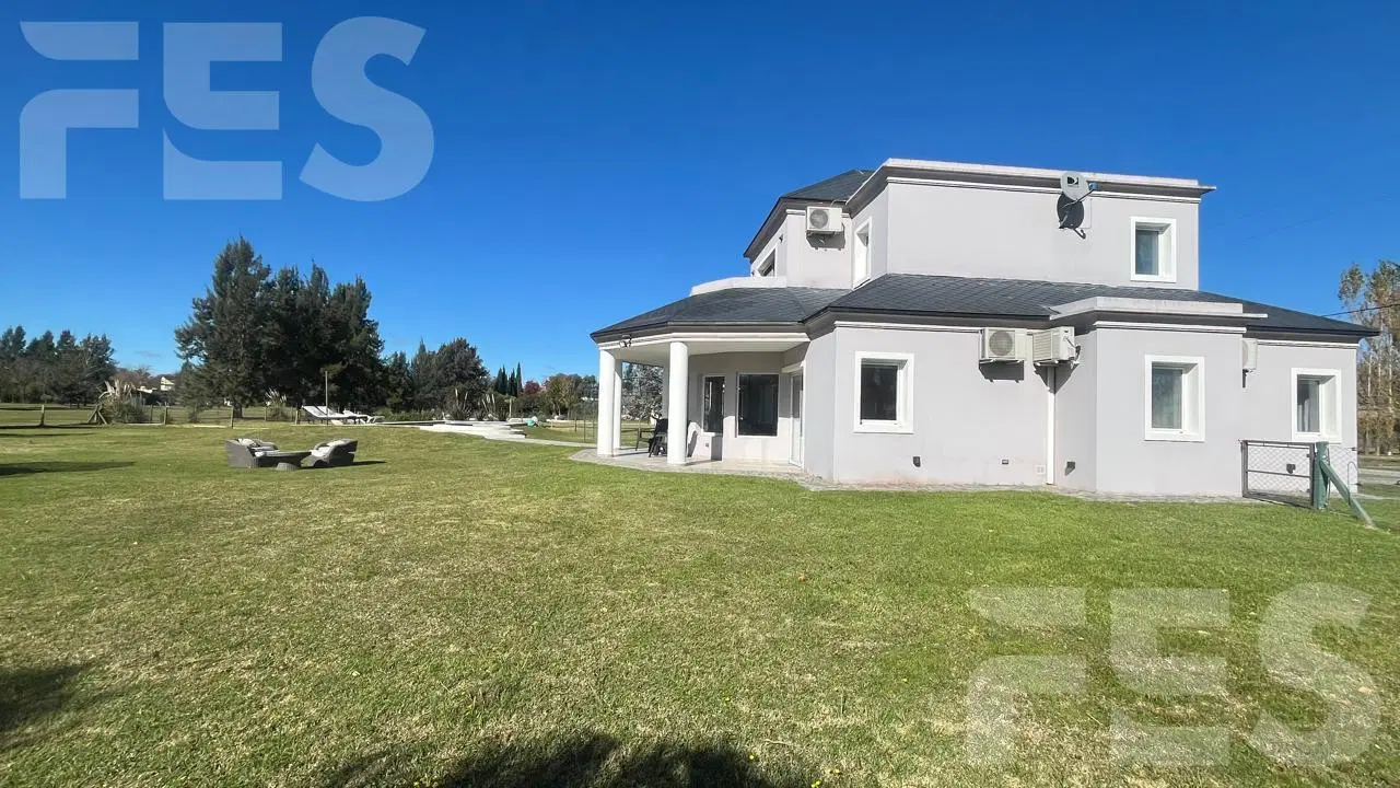 VENTA CASA 4 AMBIENTES EN FINCAS DE SAN VICENTE SECTOR GOLF 2