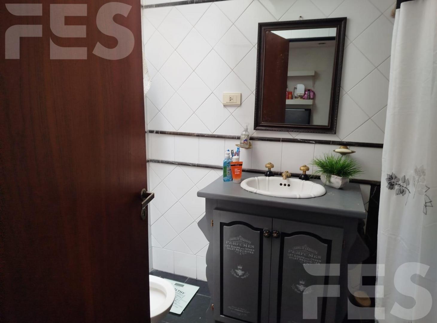 Foto de Venta de Casa en Country Club El Paraiso, imagen 3