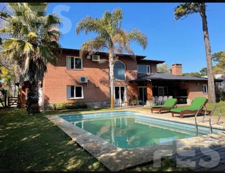Foto de Casa en Pinamar en venta en Pinamar 6 ambientes, imagen 1