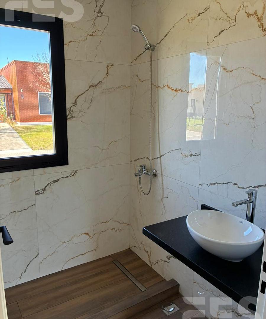 Foto de CASA EN ALQUILER ANUAL, HORIZONTES AL SUR, imagen 2