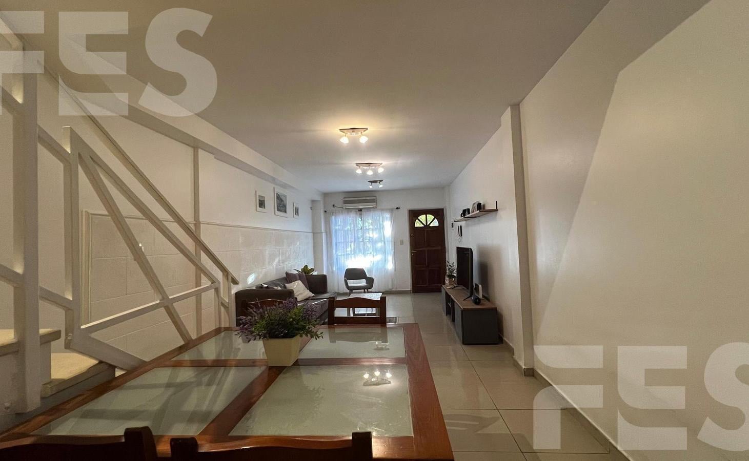 Foto de Casa en venta duplex Triplex luminoso y en excelente estado Villa, imagen 4