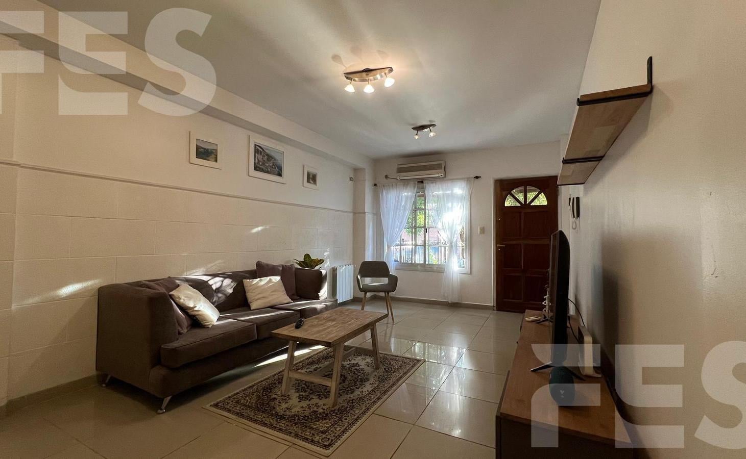 Foto de Casa en venta duplex Triplex luminoso y en excelente estado Villa, imagen 3