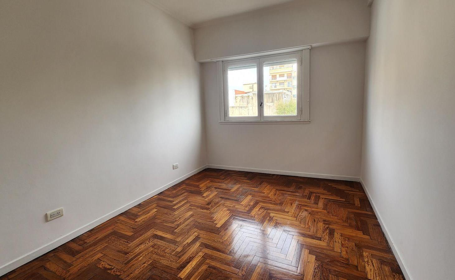 DEPARTAMENTO 3 AMBIENTES VENTA VILLA PUEYRREDON CON BALCON CONTRA FRENTE POR ESCALERA