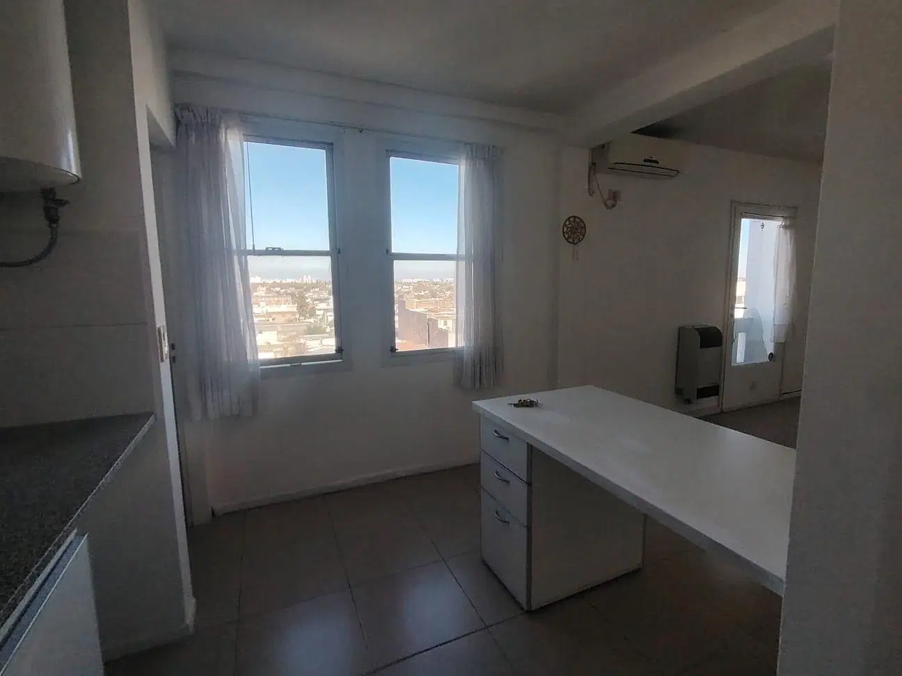MONOAMBIENTE ALQUILER CASEROS LUMINOSO 3