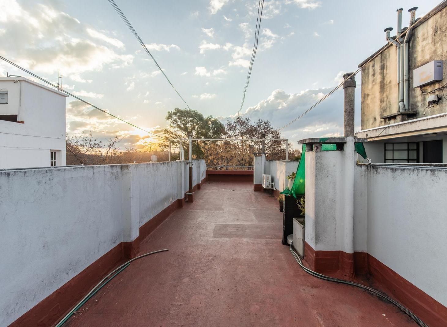 Foto de DEPARTAMENTO TIPO PH 3 AMBIENTES MAS ESPACIO MULTIFUNCIONAL VENTA VILLA, imagen 2