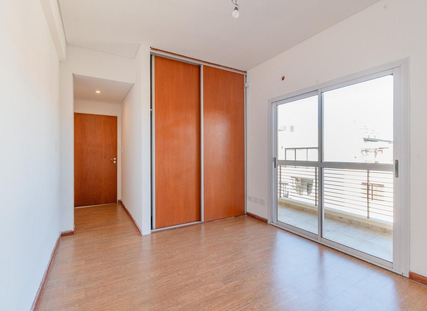 Foto de Departamento Duplex 3 amb Venta Mataderos 2 Balcones y patio, imagen 4