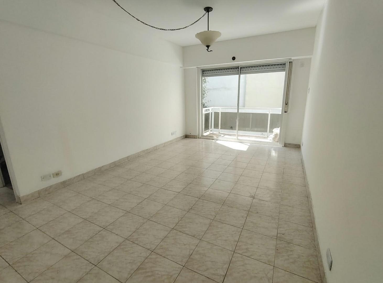 Foto de DEPARTAMENTO 2 AMBIENTES ALQUILER BALVANERA BALCÓN Y PATIO, imagen 2