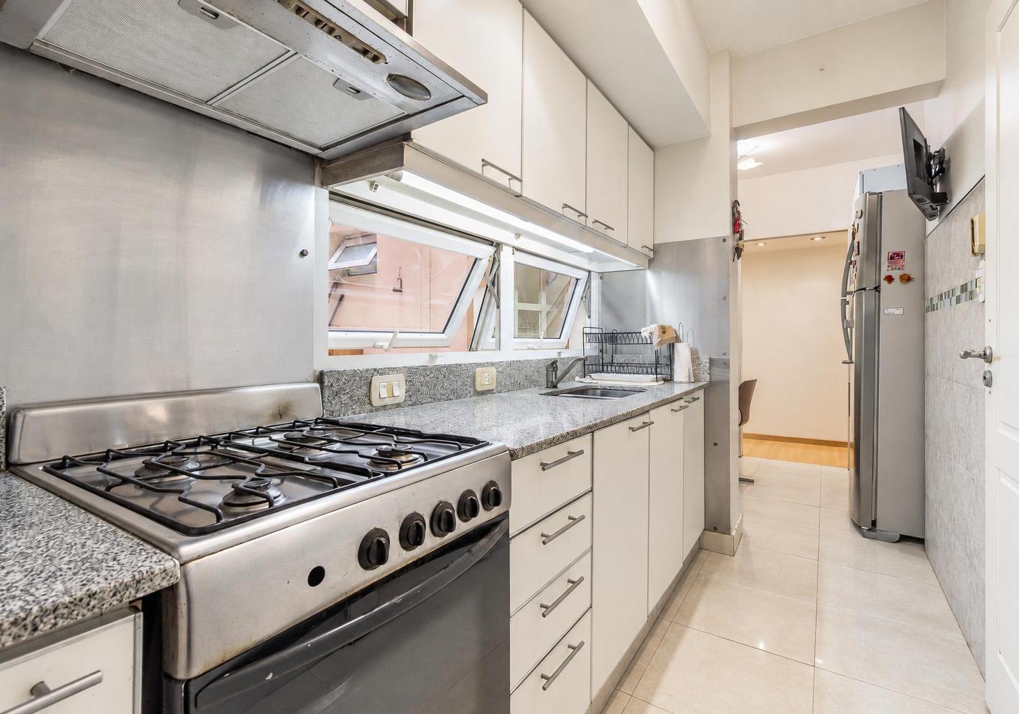 Foto de DEPARTAMENTO SEMIPISO 3 AMBIENTES EN VENTA BALCON CORRIDO Y PATIO VILLA, imagen 1
