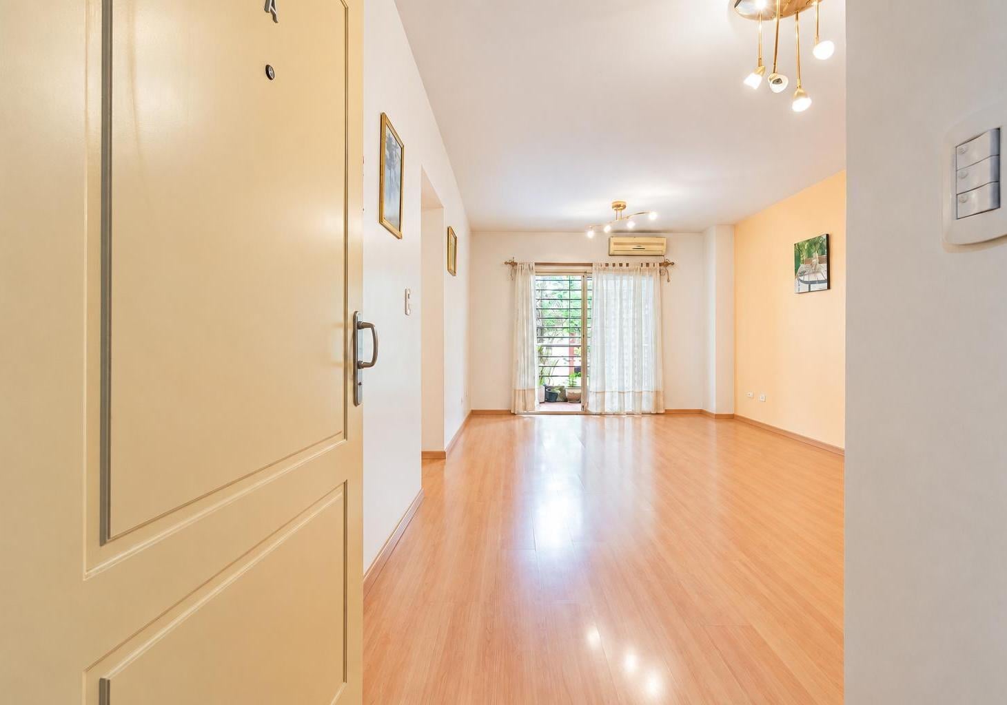Foto de DEPARTAMENTO SEMIPISO 3 AMBIENTES EN VENTA BALCON CORRIDO Y PATIO VILLA, imagen 4