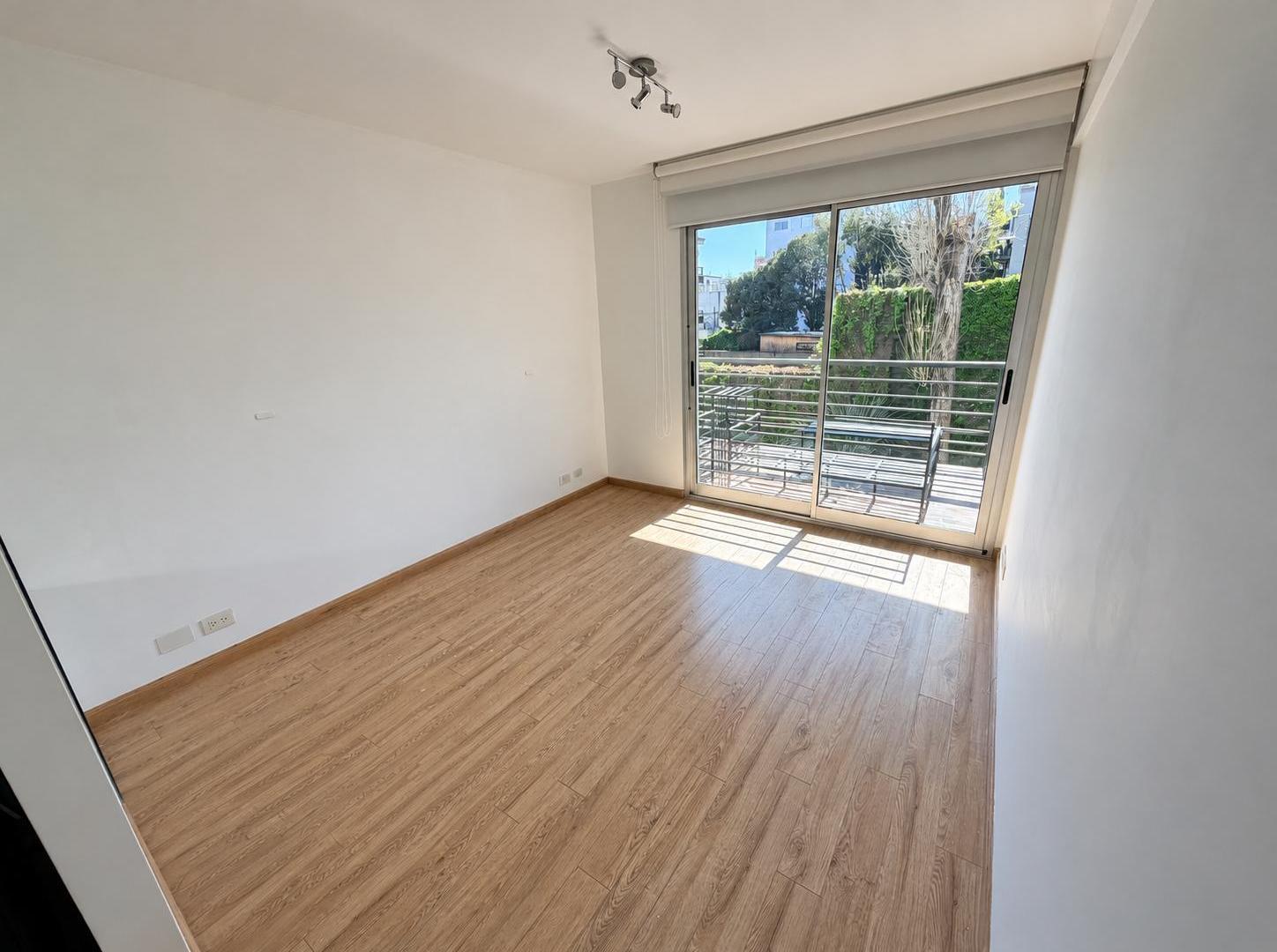 Foto de DEPARTAMENTO 3 AMBIENTES ALQUILER SAN ISIDRO COCHERA PISCINA JARDIN, imagen 4