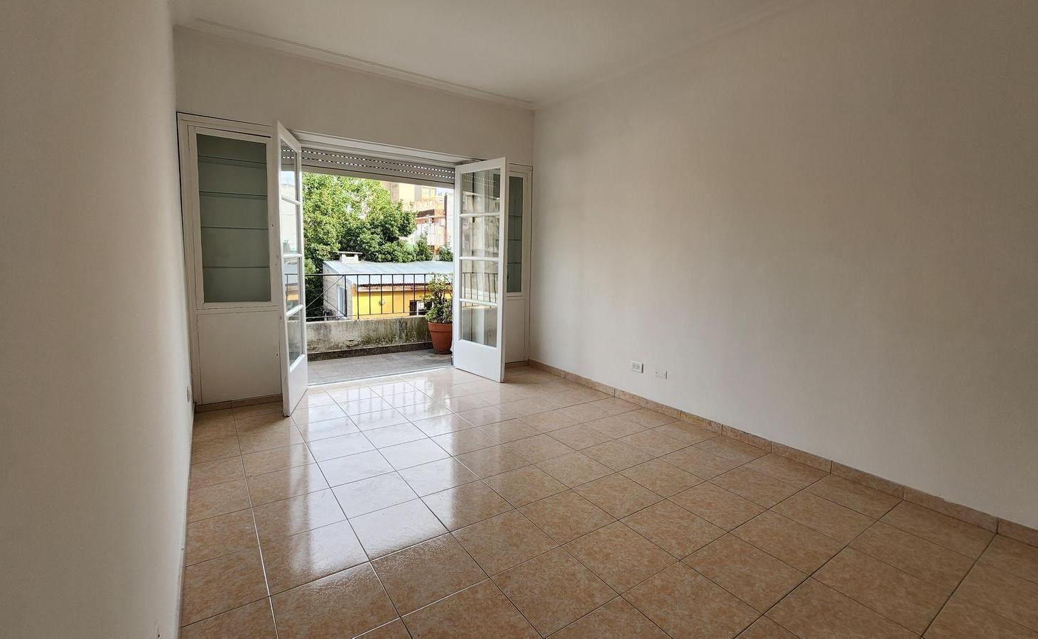 Foto de DEPARTAMENTO 3 AMBIENTES VENTA VILLA PUEYRREDON CON BALCON CONTRA, imagen 2