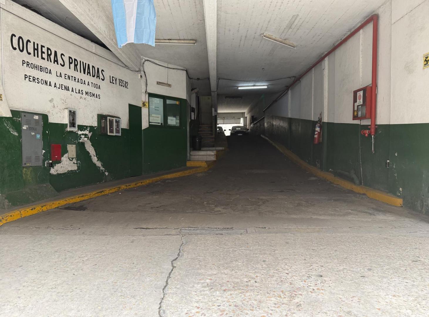 Foto de COCHERA FIJA 9 M² LAS CAÑITAS VENTA SEGURIDAD 24 HS EXCELENTE ACCESO, imagen 1