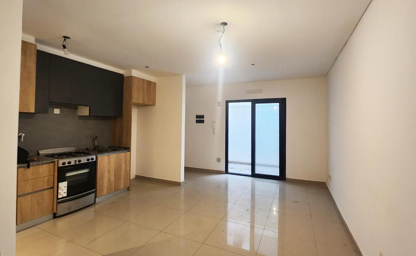 Foto de DEPARTAMENTO MONOAMBIENTE ALQUILER BOEDO PB CON PATIO, imagen 4