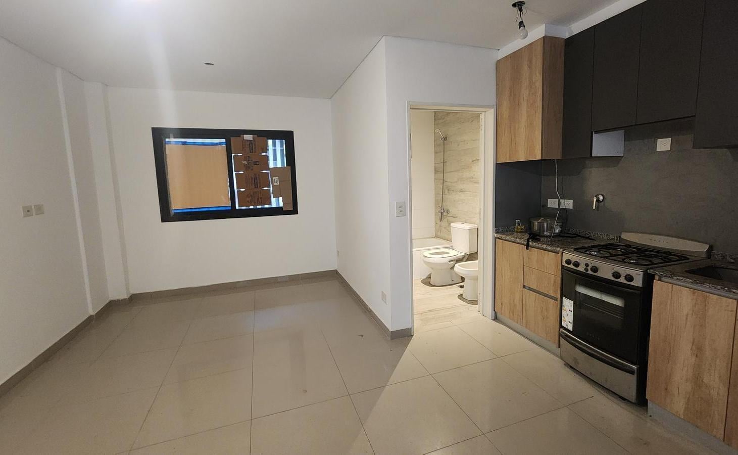 Foto de DEPARTAMENTO MONOAMBIENTE ALQUILER BOEDO PB CON PATIO, imagen 3