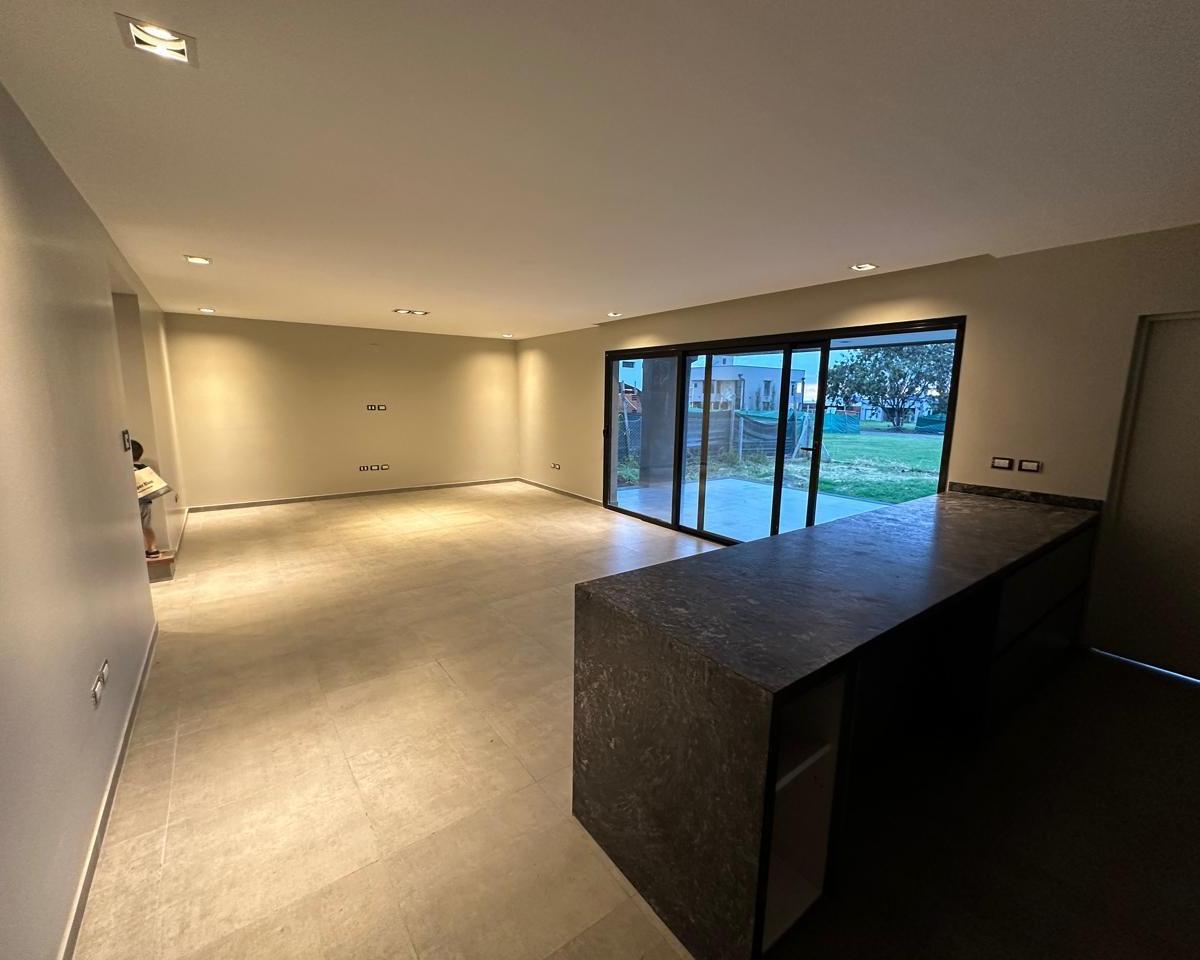 Hermosa Casa a Estrenar en Country Pinar 2 Tafi Viejo 2