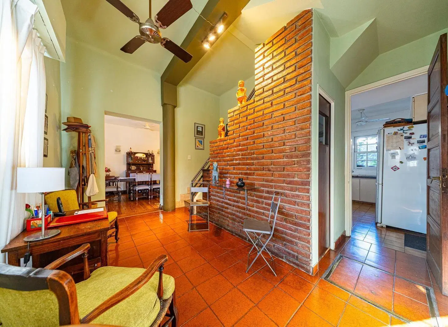 Casa en venta de 4 Dormitorios con cochera y Pileta en Barrio Parque, Rosario 2