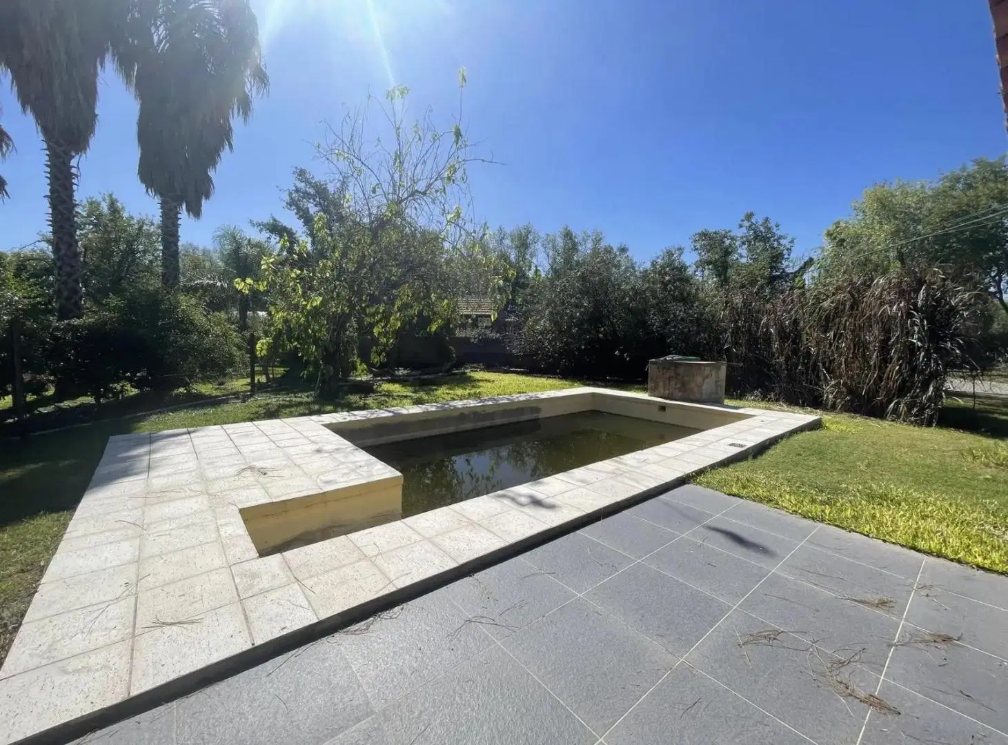 Casa de 2 Dormitorios en Venta con 595 m2 de Terreno, Barrio Los Troncos Funes 5