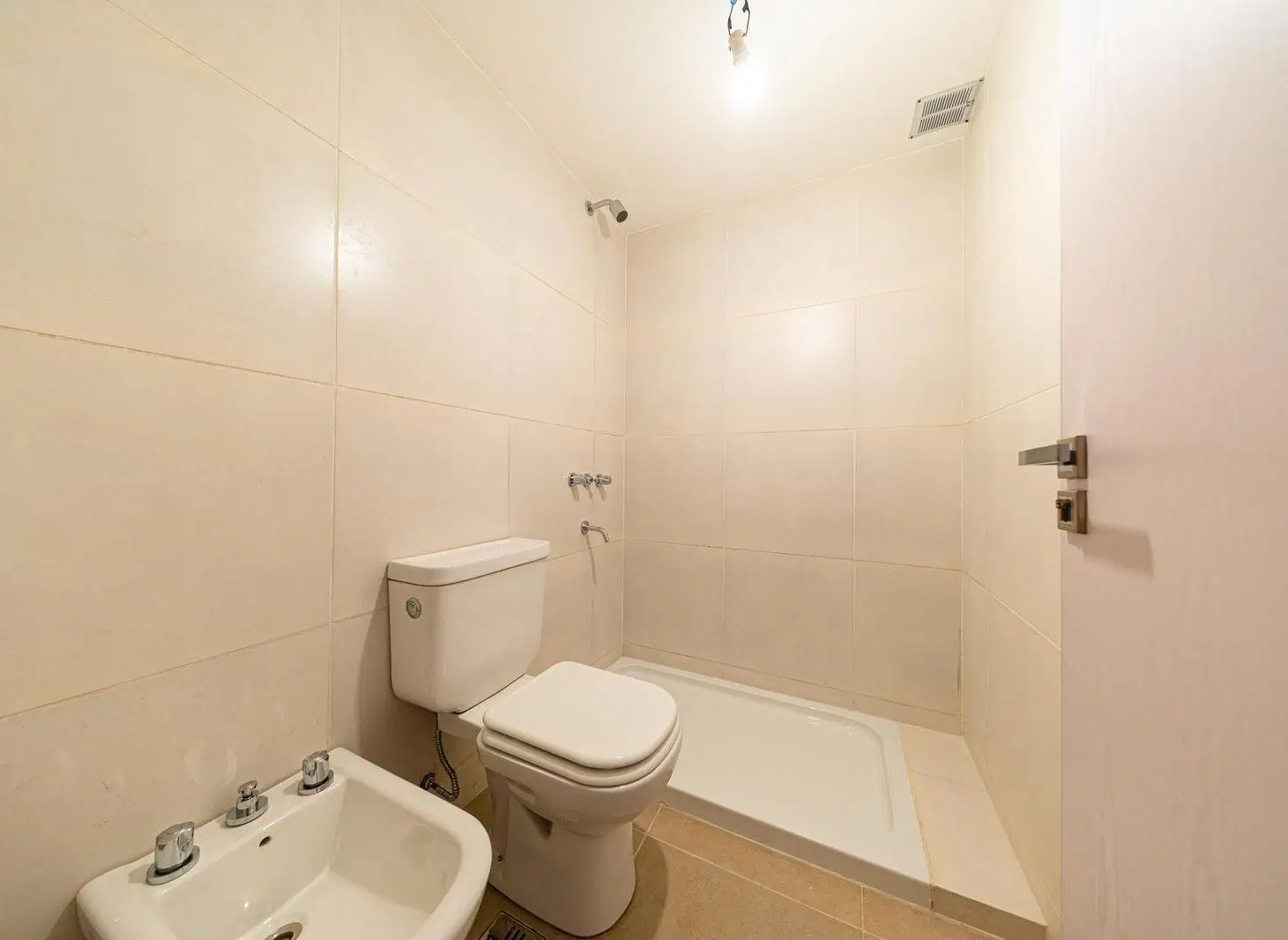 Departamento en venta de 2 dormitorios con patio en Ayacucho 1900 , Rosario 3