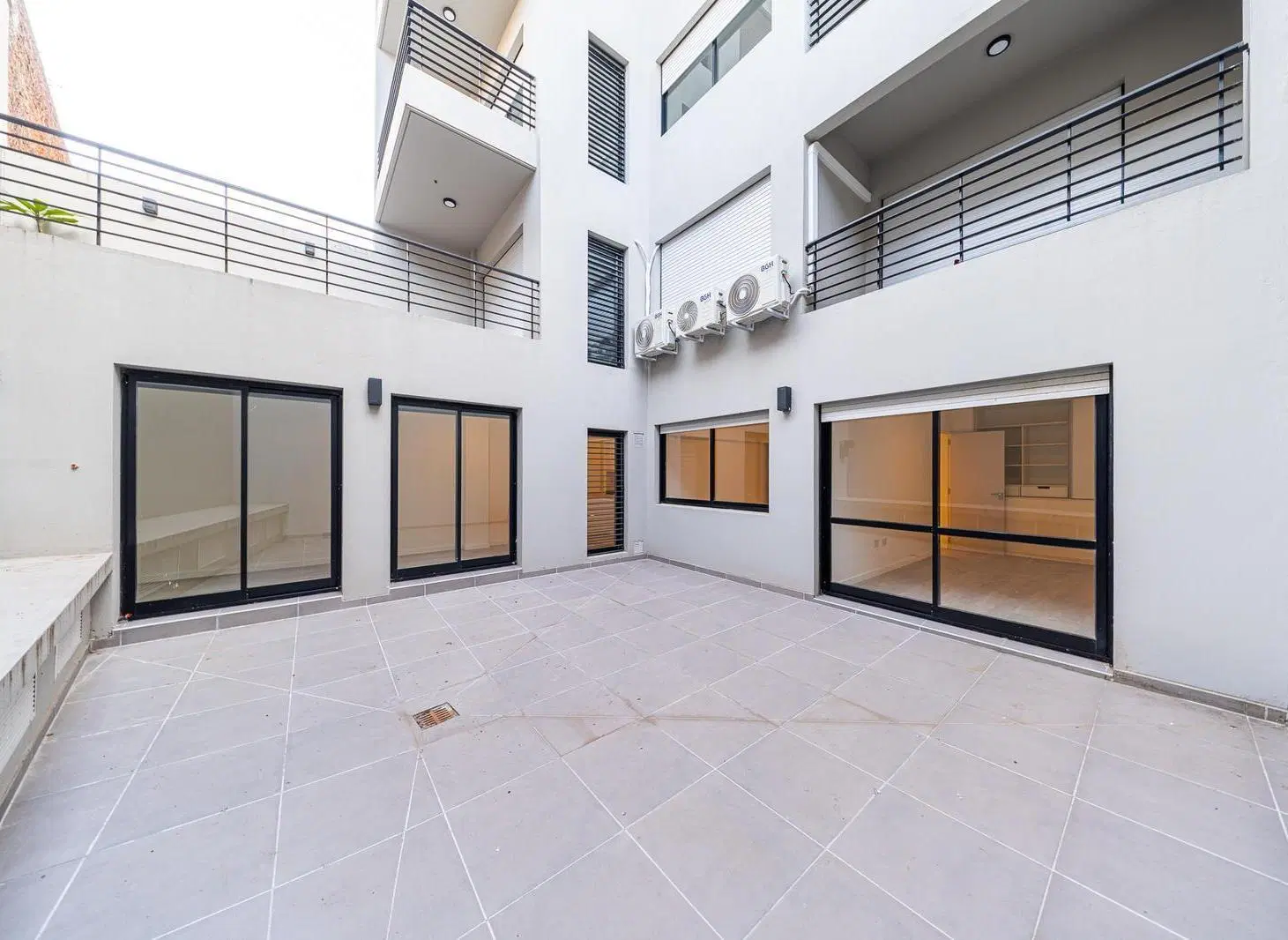 Departamento en venta de 2 dormitorios con patio en Ayacucho 1900 , Rosario 2