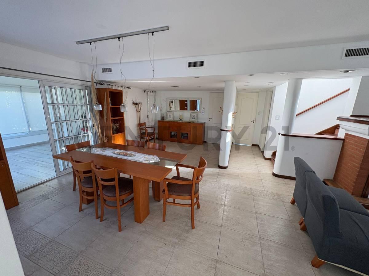 Foto de VENTA CASA SOLAR DLE BOSQUE 6 AMB- CANNING, imagen 3