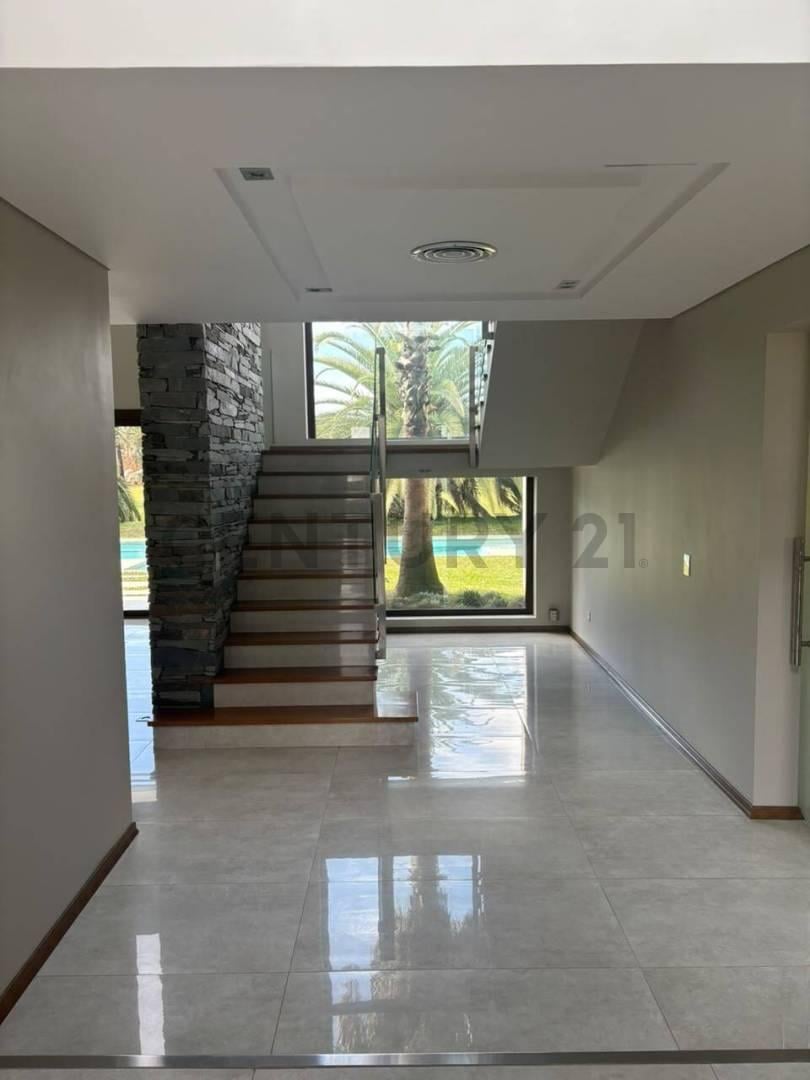 Foto de VENTA CASA SAINT THOMAS ESTE-OESTE 8 AMB - CANNING, imagen 2