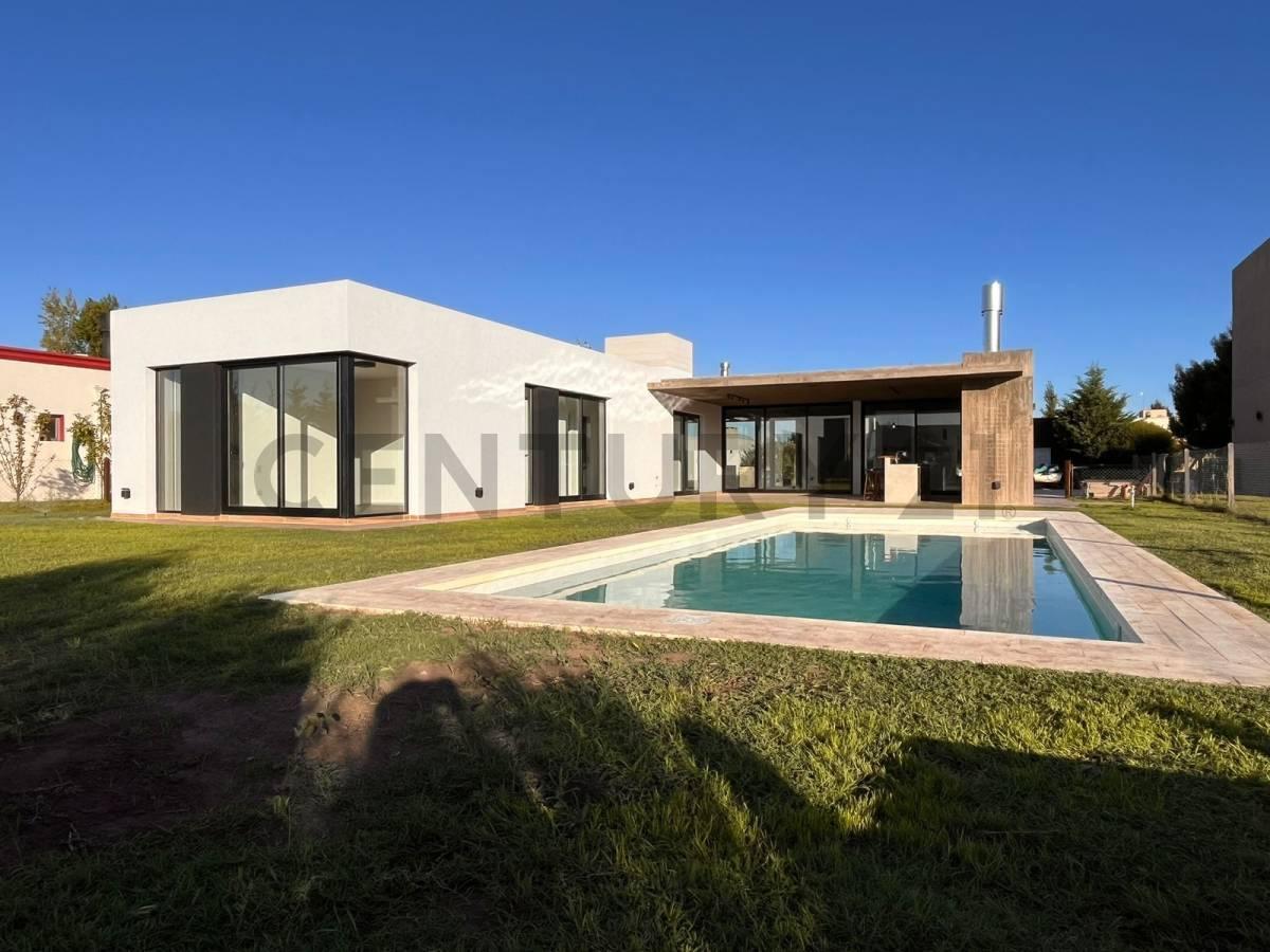 Foto de ALQUILER DE CASA 4 AMB. EN CLUB DE CAMPO SANTA RITA - SAN VICENTE, imagen 3