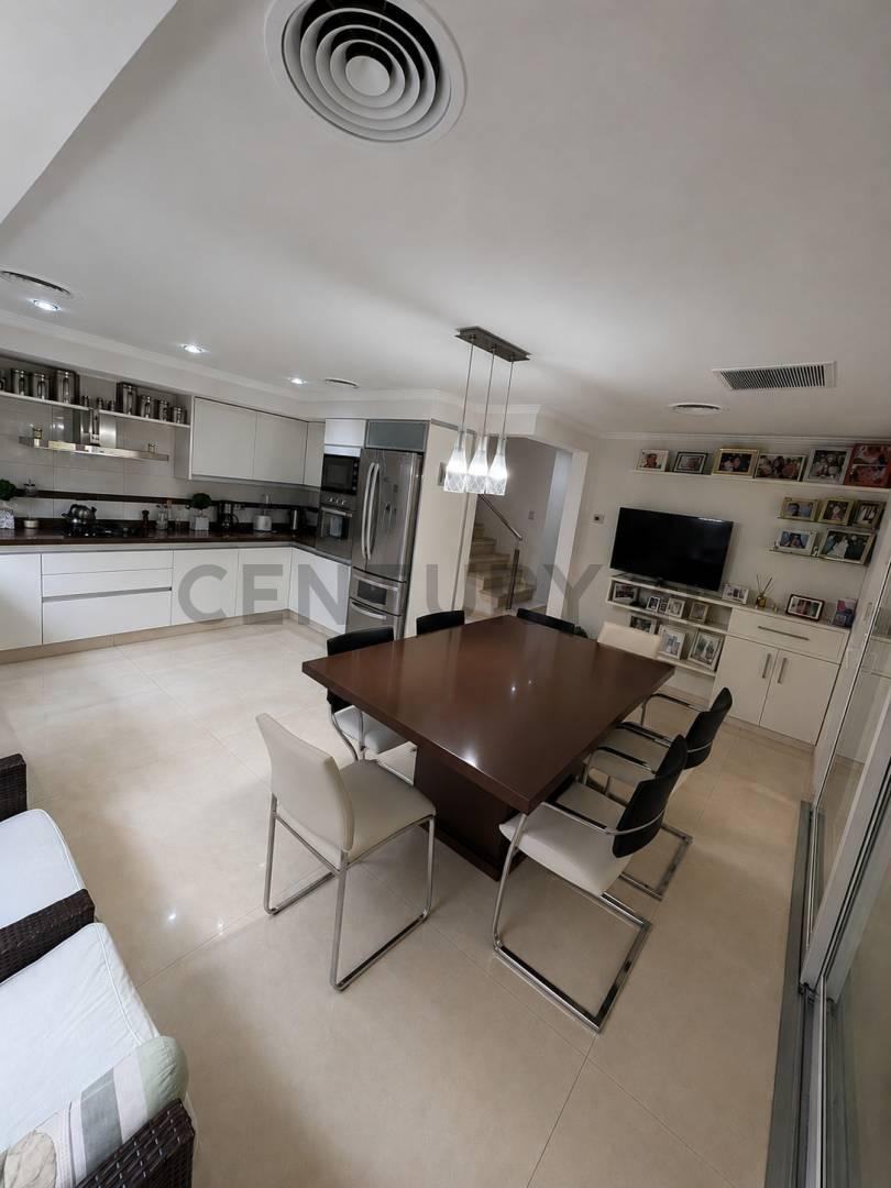 Foto de VENTA CASA DE 5 AMB SAINT THOMAS ESTE-OESTE, imagen 2