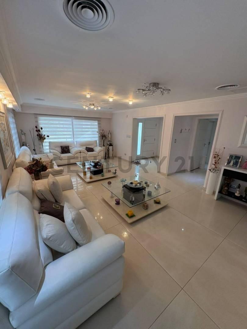 Foto de VENTA CASA DE 5 AMB SAINT THOMAS ESTE-OESTE, imagen 1