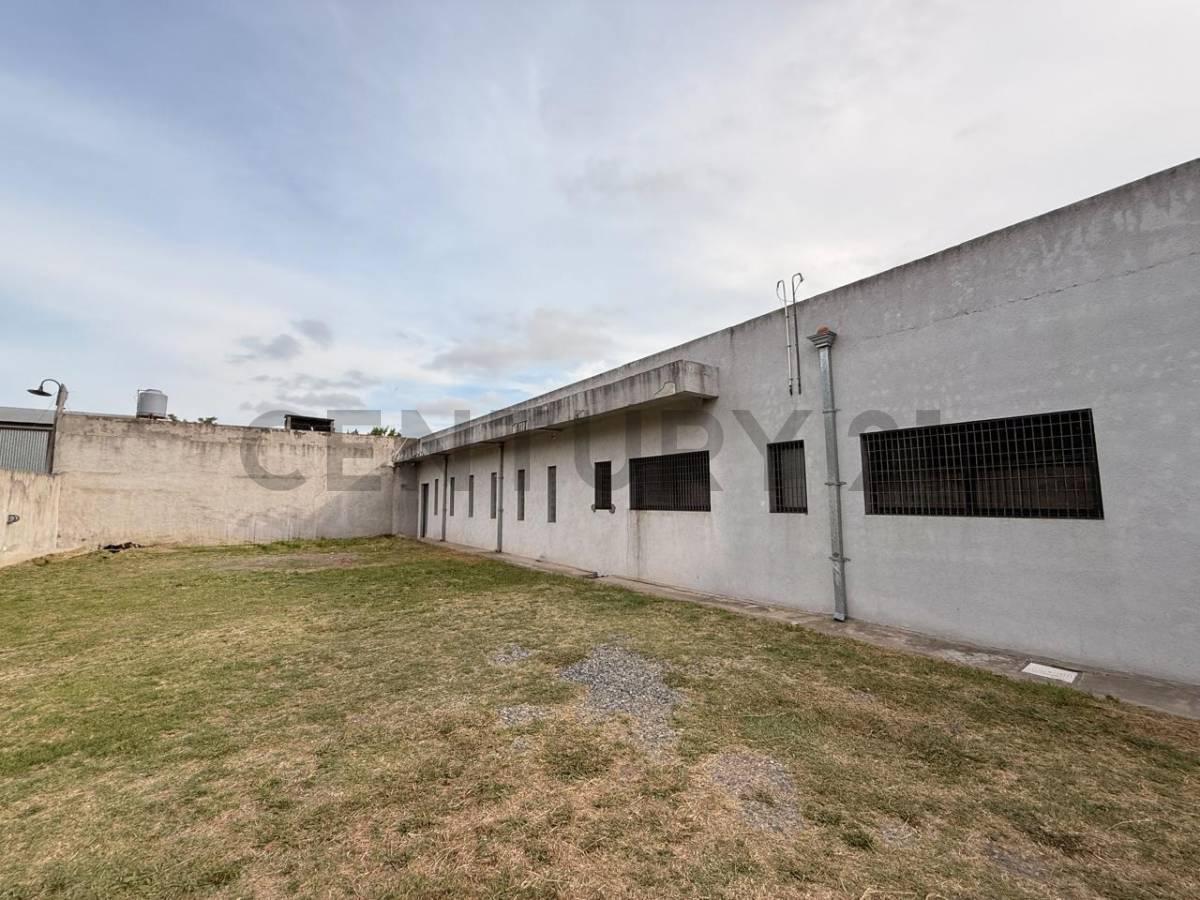 Foto de VENTA - DE LOCALES Y OFICINAS EN EDIFICIO COMERCIAL COMPLETO EN SAN, imagen 3