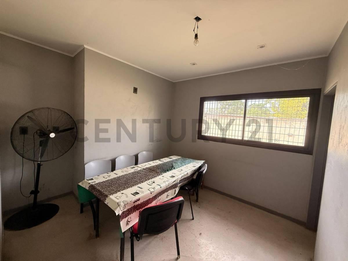 Foto de VENTA - DE LOCALES Y OFICINAS EN EDIFICIO COMERCIAL COMPLETO EN SAN, imagen 4