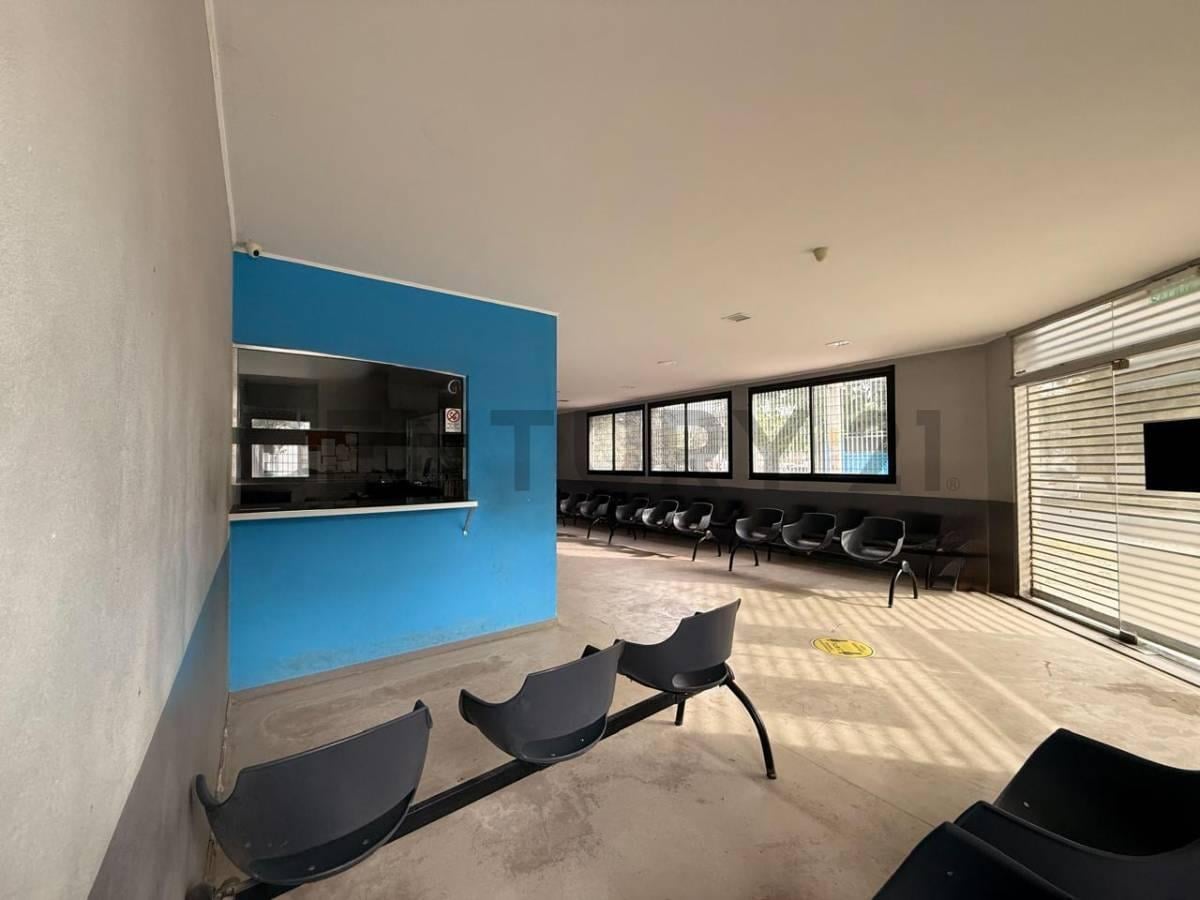 Foto de VENTA - DE LOCALES Y OFICINAS EN EDIFICIO COMERCIAL COMPLETO EN SAN, imagen 5