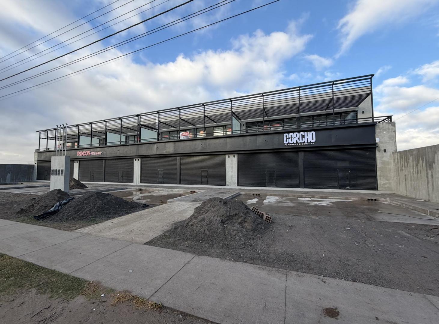 Foto de Local comercial. 2 plantas. sin expensas, imagen 2