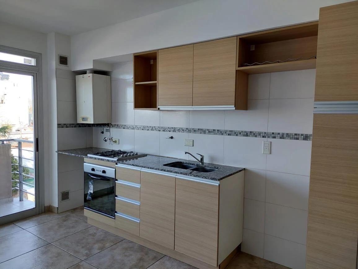 Foto de Departamento con cochera en alquiler en Quilmes, imagen 2