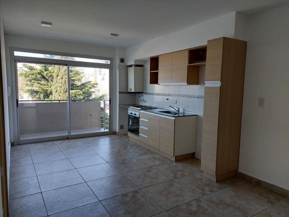 Foto de Departamento con cochera en alquiler en Quilmes, imagen 1