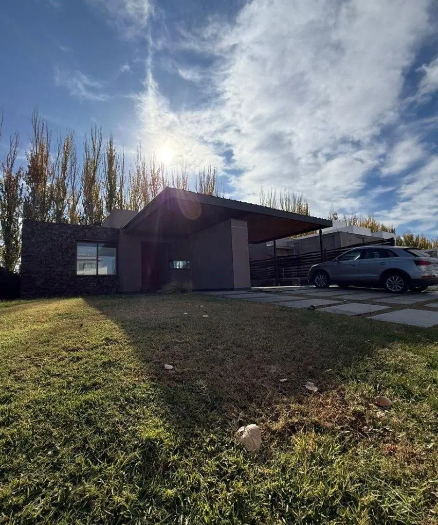 Vendo casa Barrio privado Pueblo Malbec 3