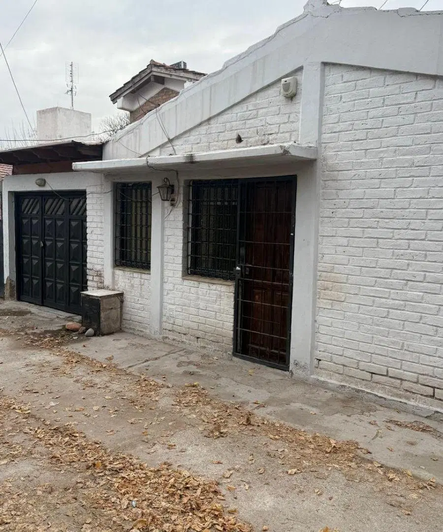 Alquilo casa Zona Hospital Carrillo 3