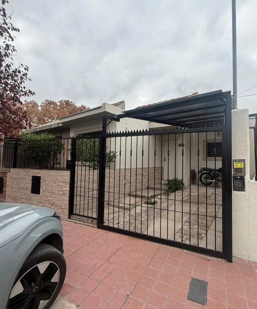 Alquilo casa en Godoy Cruz, zona Las Tortugas, cercanía Puente Olive 2