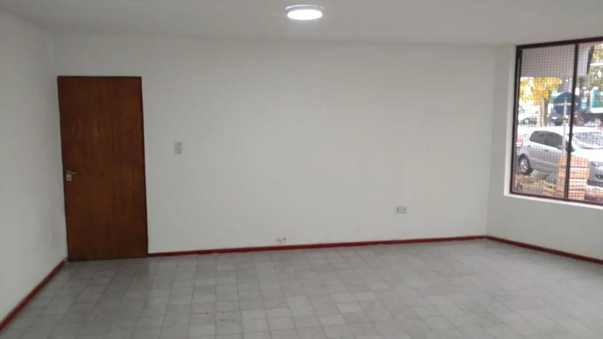 Local Comercial, Planta Baja a la calle, sobre Avenida España 1815, casi esquina Barcala. 4