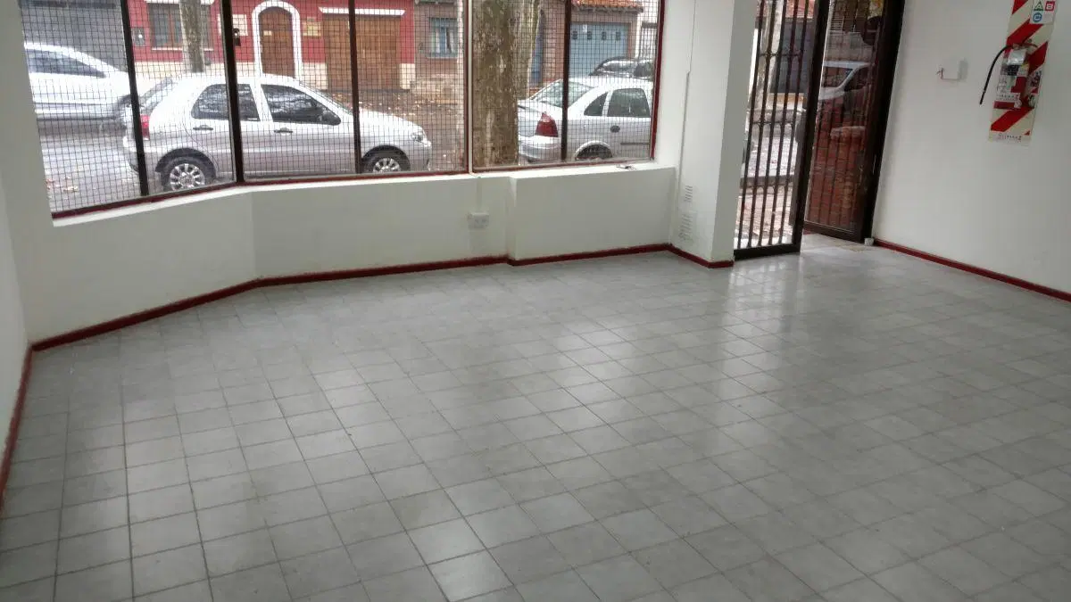 Local Comercial, Planta Baja a la calle, sobre Avenida España 1815, casi esquina Barcala. 5