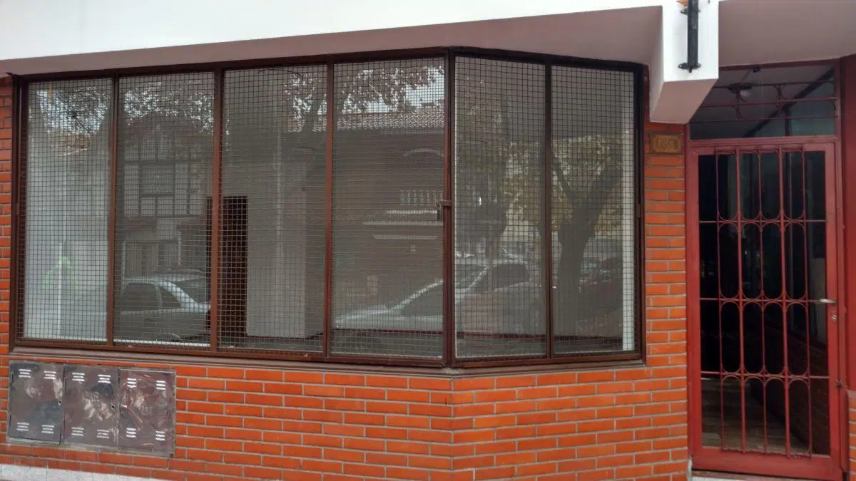 Local Comercial, Planta Baja a la calle, sobre Avenida España 1815, casi esquina Barcala. 2