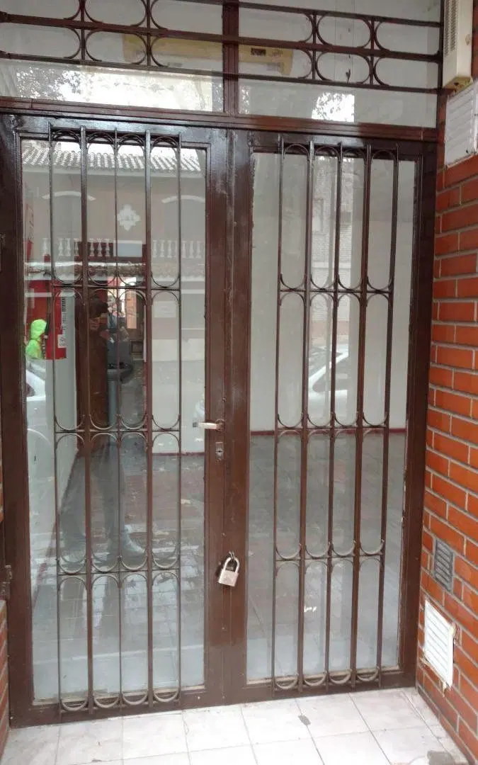 Local Comercial, Planta Baja a la calle, sobre Avenida España 1815, casi esquina Barcala. 3